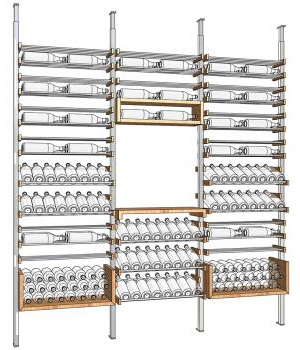 Måttbeställd vinkällare, flaskförvaring Modern vinkällarplanlösning med hyllor och ställningar i trä och metall för optimal flaskförvaring.