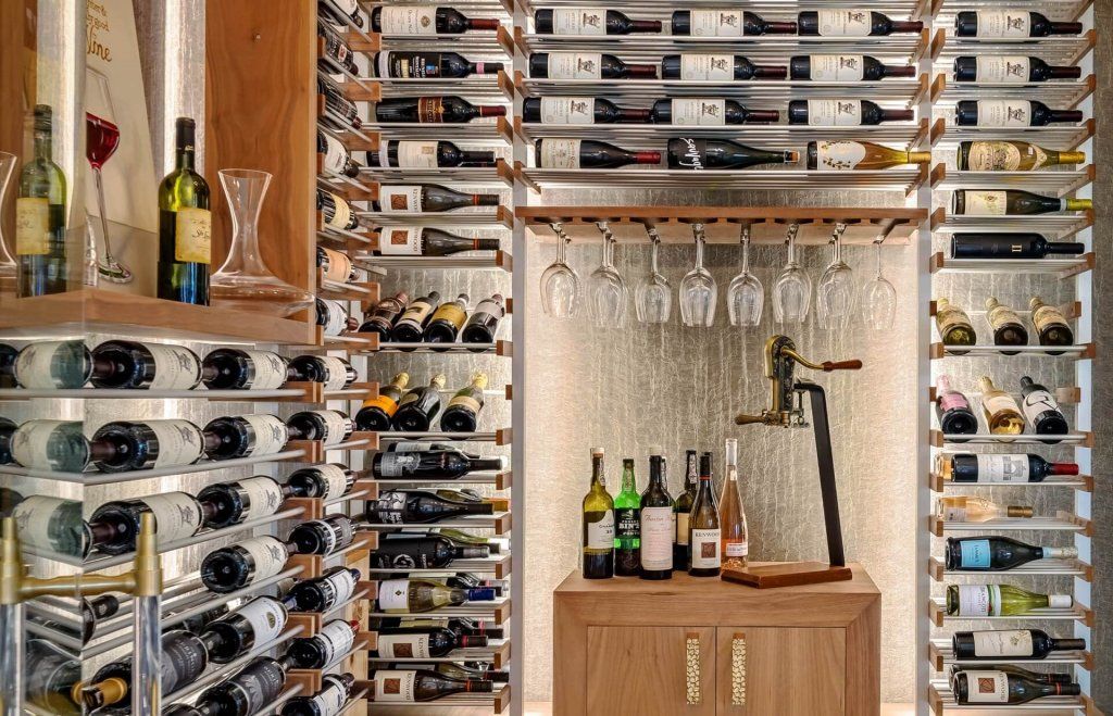 Mobilier cave à vin sur mesure : Europea Wine Racks conçoit des étagères à vin et casiers à vin pour caves élégantes et fonctionnelles.